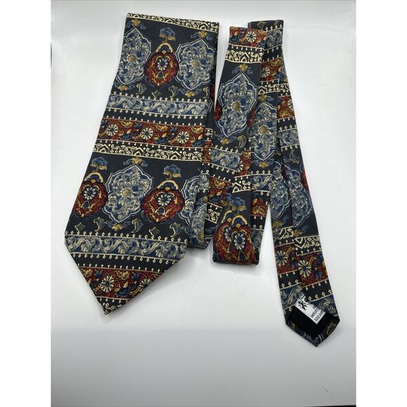 THE METROPOLITAN MUSEUM OF ART MADE IN CANADA MULTI COLOR NECKTIE TIE 56” - Picture 7 of 7